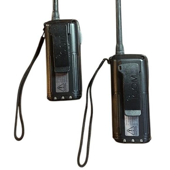 Icom IC-M36 Floating Submersible 2 Marine Transceivers No Chargers! Untested. - Picture 2 of 8